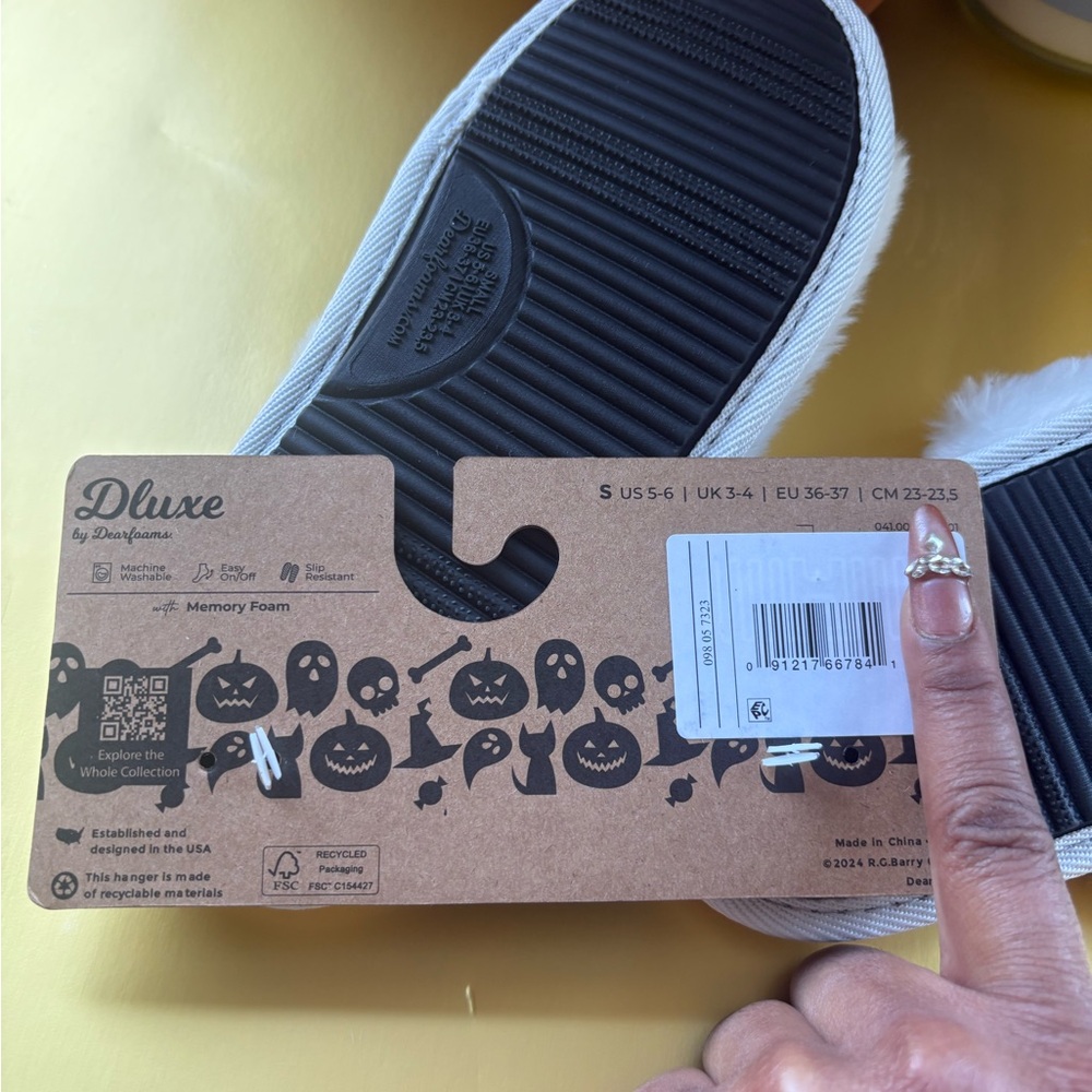 Dearfoams White Furry Slippers with Black Logo - Picture 5 of 5